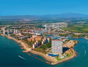 Puerto Vallarta se prepara para la temporada alta.