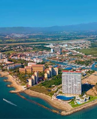 Puerto Vallarta se prepara para la temporada alta.